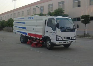Cina Tekanan Tinggi Air Circuit Road Sweeper Truck 4x2 5500 Liter Untuk ISUZU pemasok
