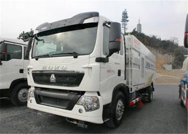 Cina HOWO LHD 4000 L Dustbin Street Sweeper Truck, Road Cleaning Truck Tipe Basah / Tipe Kering pemasok