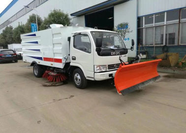 Cina Dongfeng Vacuum Road Sweeper Truck 8000 Liter 4x2 6x4 8x4 Dengan Sekop Salju pemasok