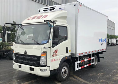 Cina HOWO 4x2 Didinginkan Box Truck Fiberglass Batin, 3 Ton Kulkas Freezer Truck pemasok