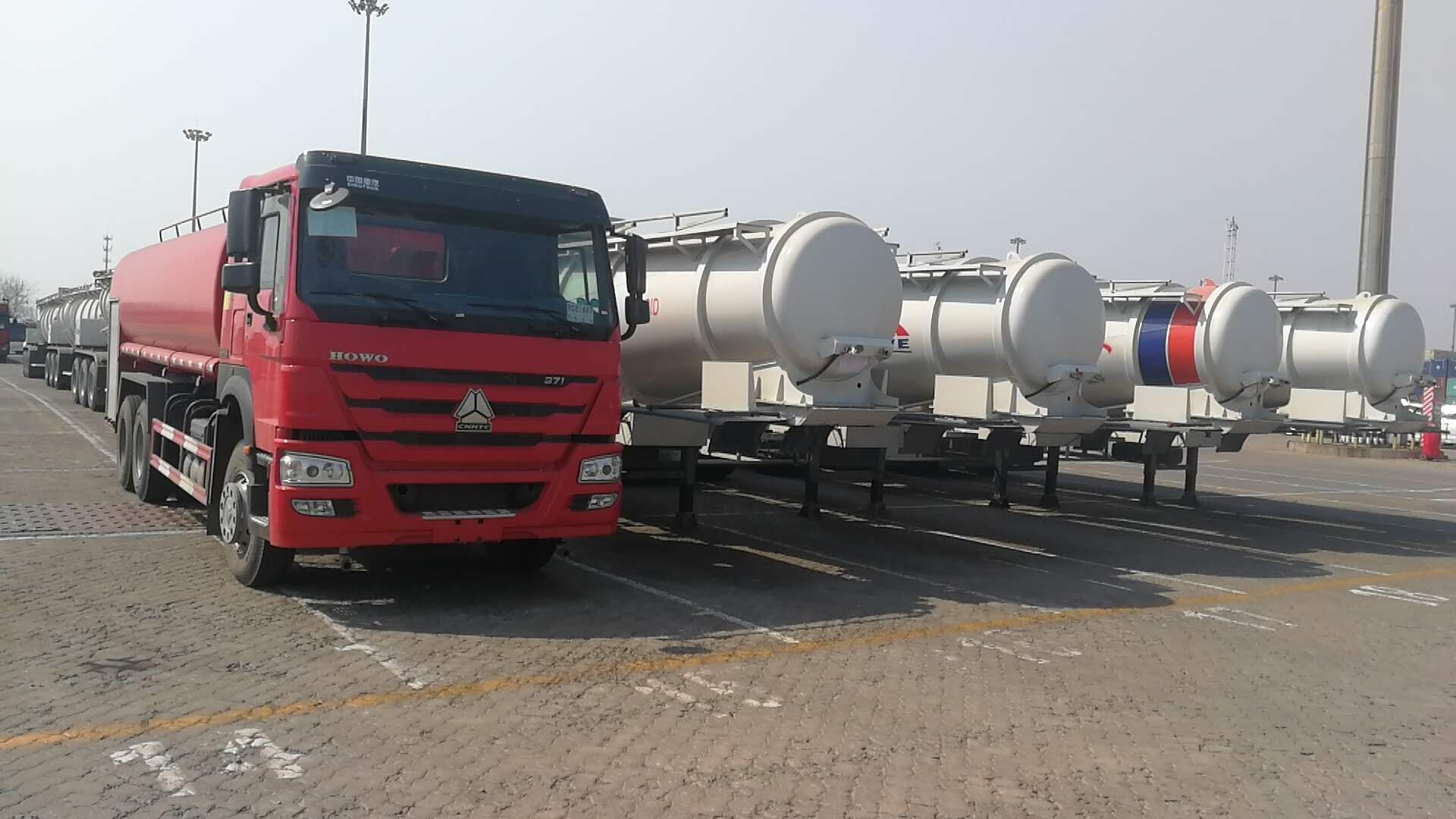 Blog perusahaan terbaru tentang 19 unit V-Type Acid Tanker Trailer Diekspor ke Zambia Dan 1 unit Fire Sprinkler Truck Diekspor ke Kongo
